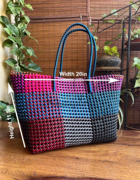 Knotted wire basket L .