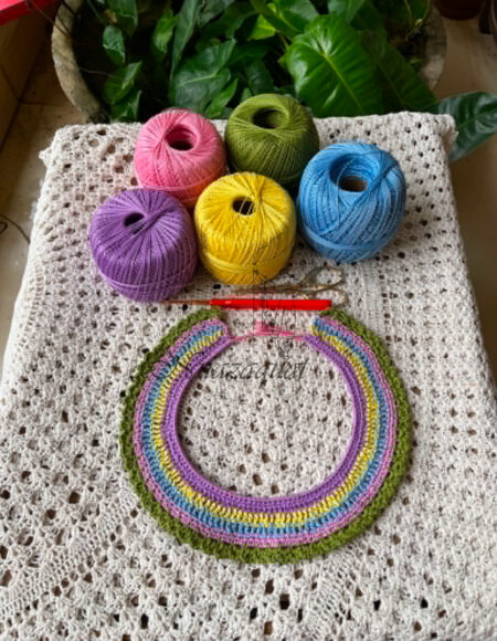 Crochet neckpiece rainbow.